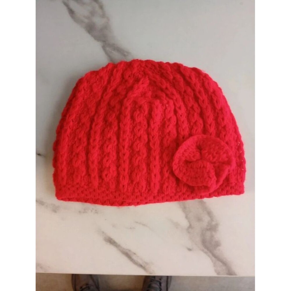 Red knit hat with flower - Picture 1 of 4